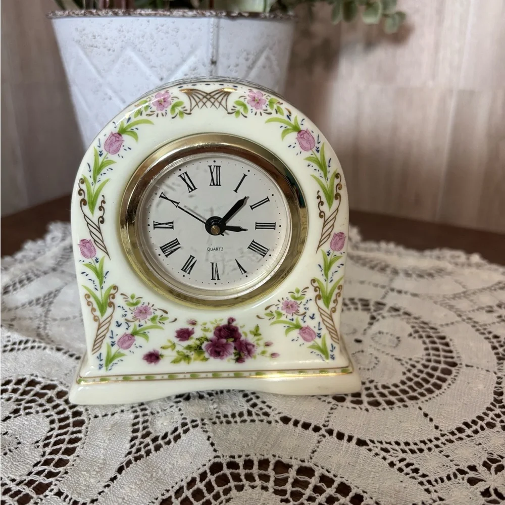 JJI International Porcelain Mantel Desk Clock with Floral Design and Gold Trim